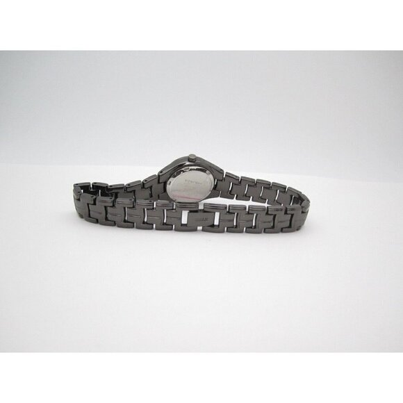 Women QMax Quartz WR Analog 25mm Dial Causal Round Watch (F637) - Picture 9 of 10